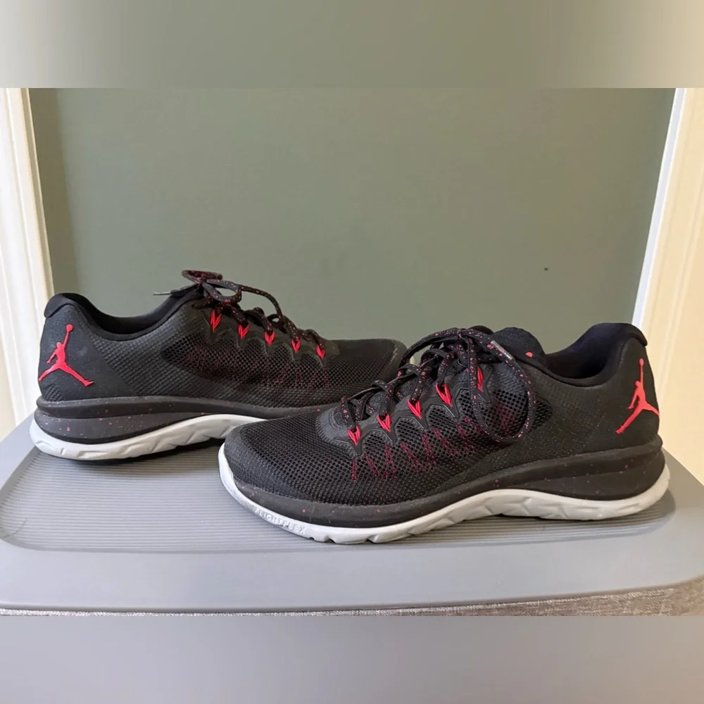 Jordan flight runner shoe. Size 11.5. Black/red/wolf grey. Air Jordan. Running